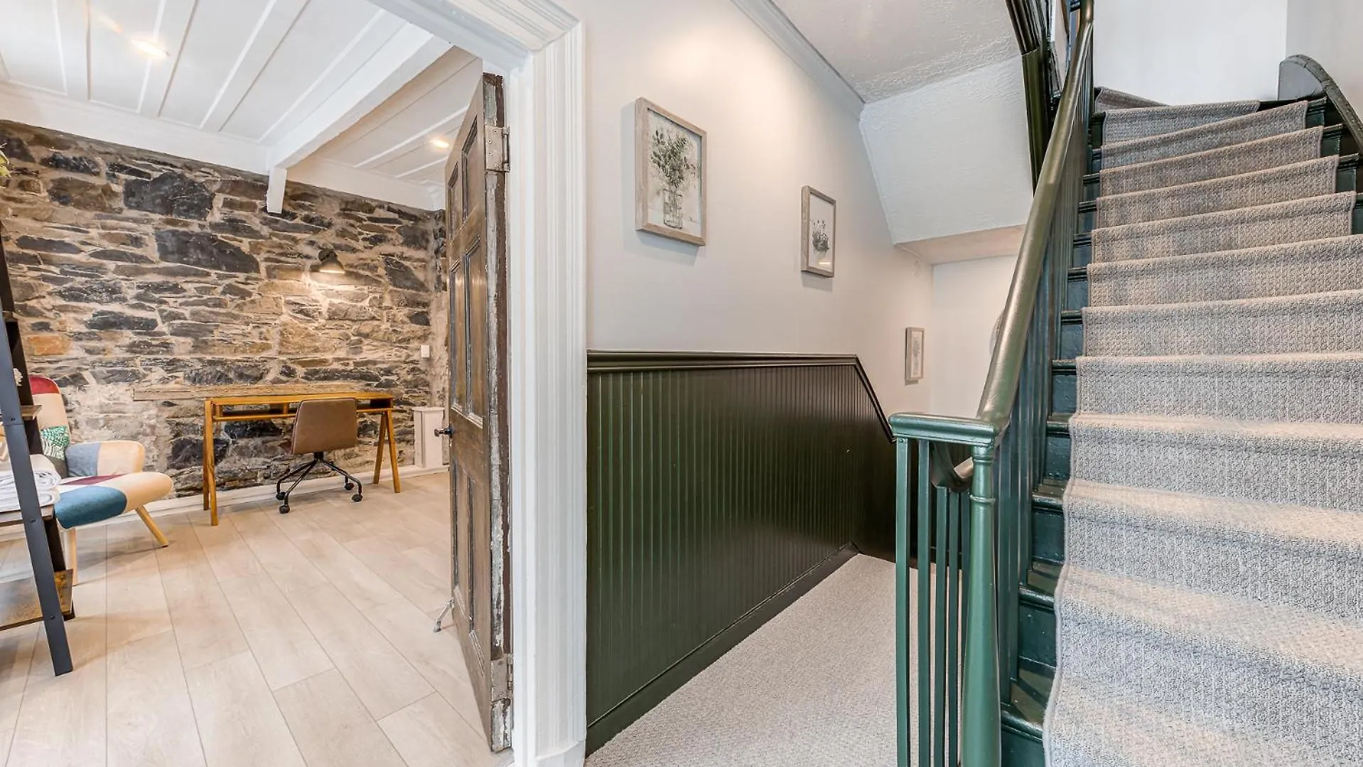 North House - Gorgeous 3 Bedroom 2-Floor Old Quebec Townhouse Kanada